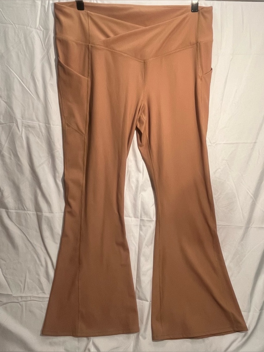 Fabletics Oasis Ribbed Crossover Kick Flare Leggings Quicksand Women 4XL Pockets